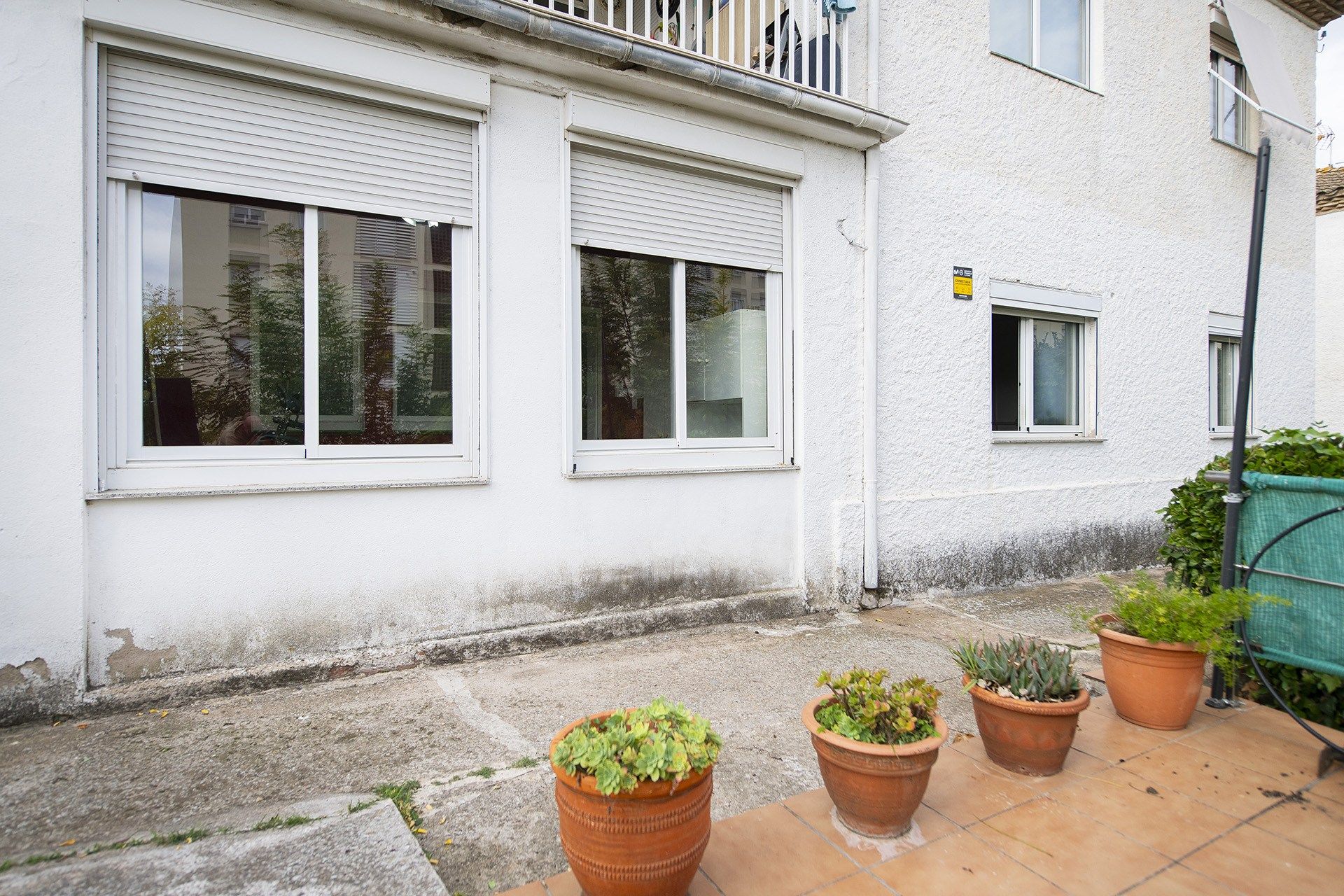 Exterior view of Planta baja for sale in Banyoles  with Air Conditioner, Heating and Terrace