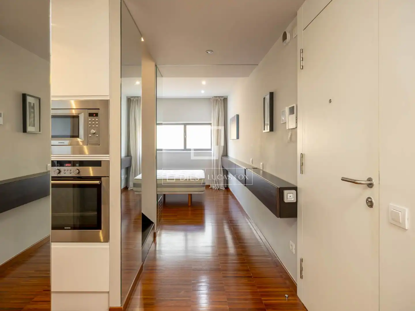 Bedroom of Attic for sale in Barcelona  with Air Conditioner, Parquet flooring and Terrace