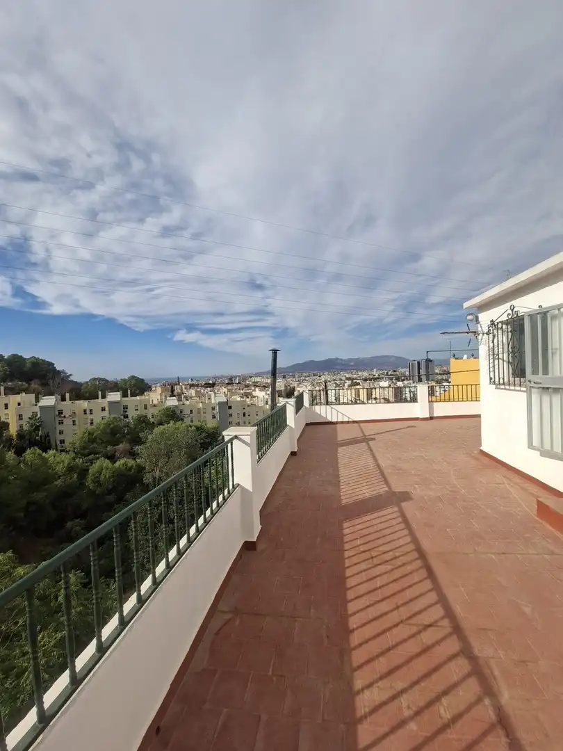 Casa con piscina en venta en guzman de alfarnache