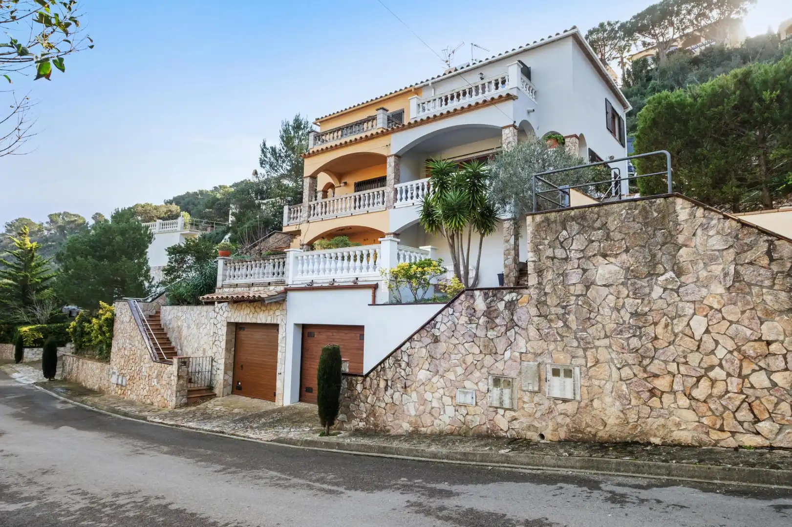 Vista exterior de Casa adosada en venta en Begur con Terraza, Amueblado y Jacuzzi