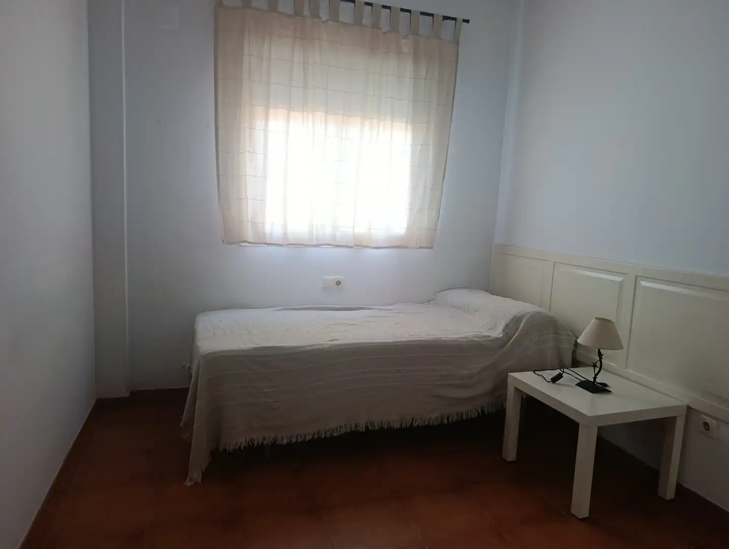 Habitación de Piso de alquiler en Dos Hermanas con Aire acondicionado, Terraza y Amueblado
