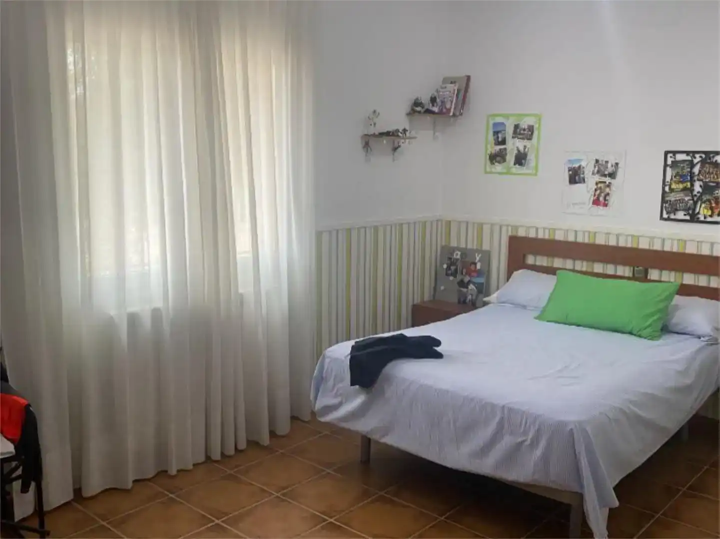Dormitori de Casa o xalet en venda en Fernán Caballero amb Aire condicionat, Piscina i Balcó