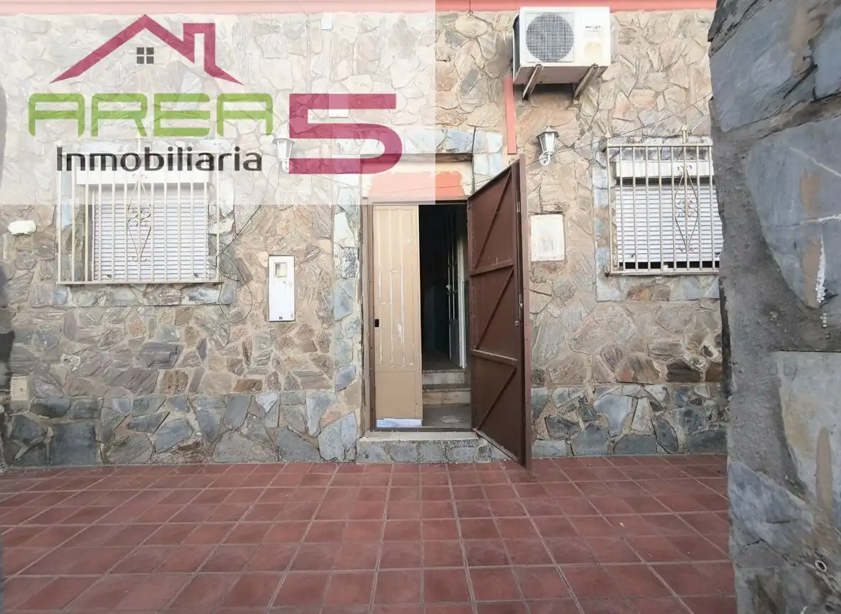 Vista exterior de Casa adosada en venta en Santa Marta
