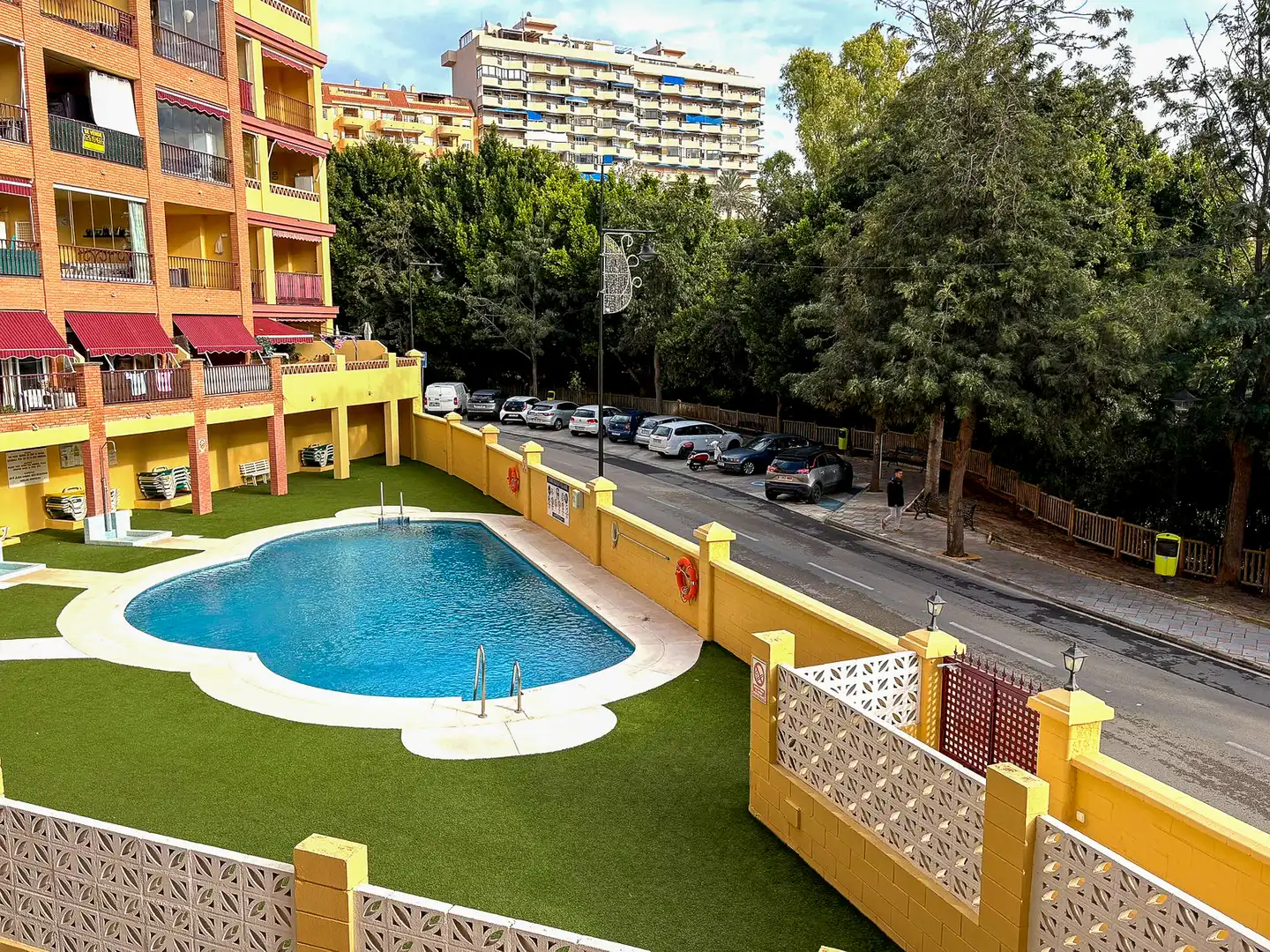 Außenansicht von Wohnung zum Verkauf in Fuengirola mit Klimaanlage, Terrasse und Möbliert