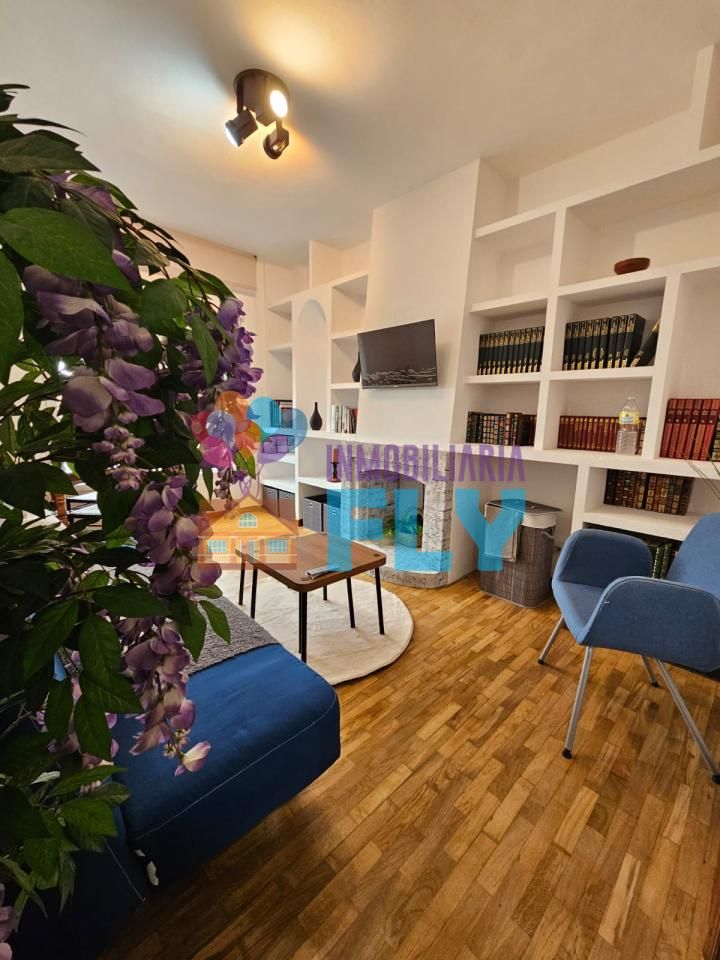 Living room of Flat to rent in Ourense Capital   with Heating, Parquet flooring and Furnished