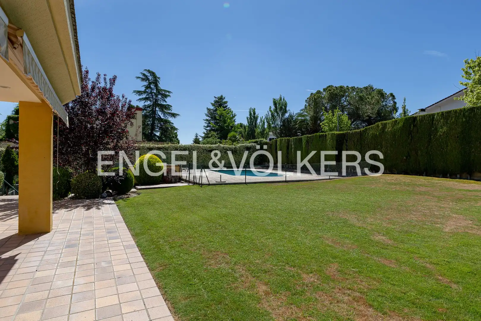 Vista exterior de Casa o xalet en venda en La Moraleja amb Aire condicionat, Calefacció i Jardí privat