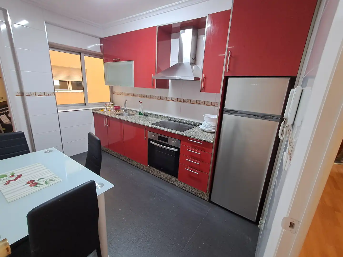 Kitchen of Flat for rent in Vigo   with Parquet flooring, Furnished and Oven