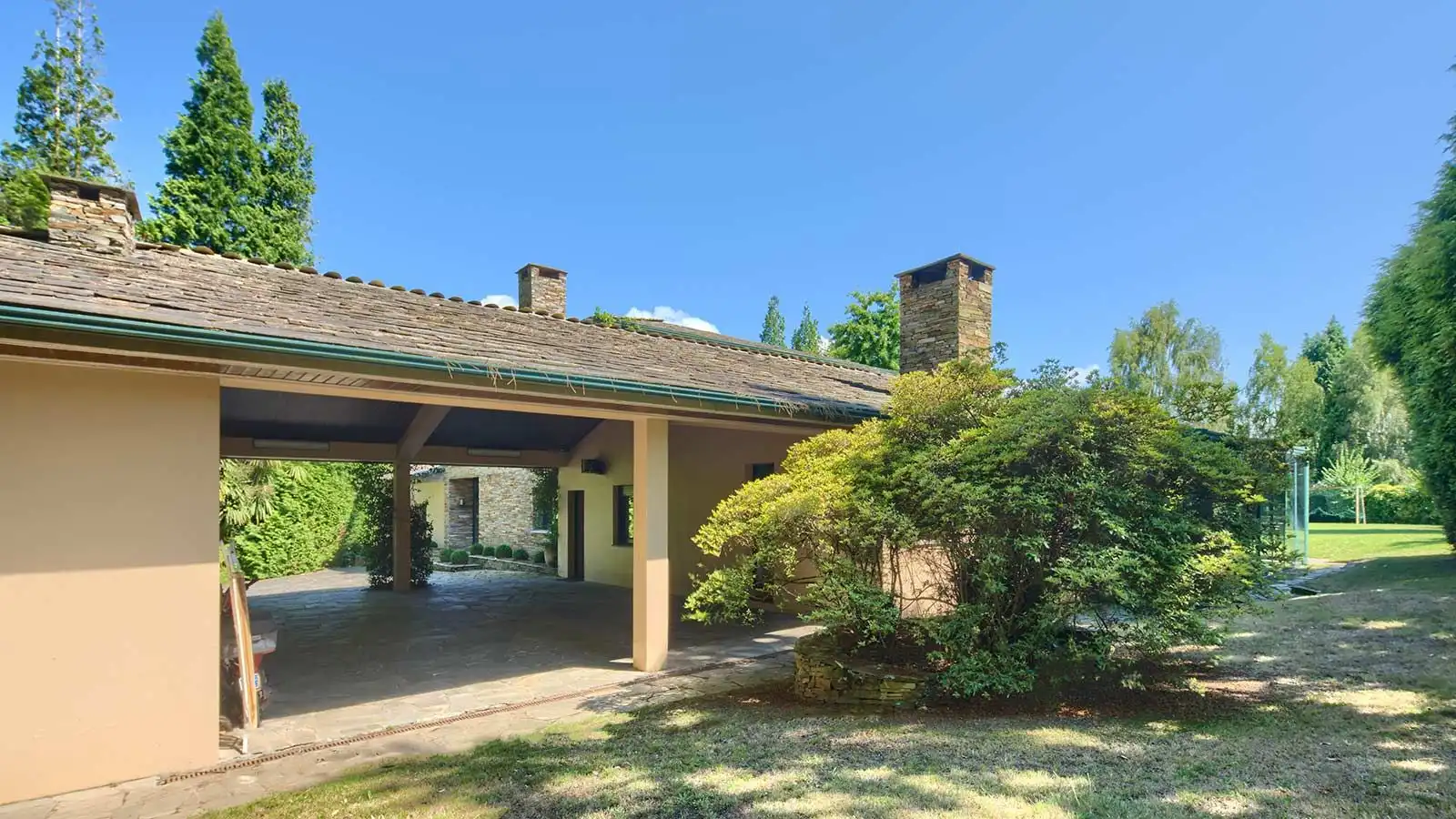 Vista exterior de Casa o chalet en venta en Oleiros con Calefacción, Jardín privado y Parquet