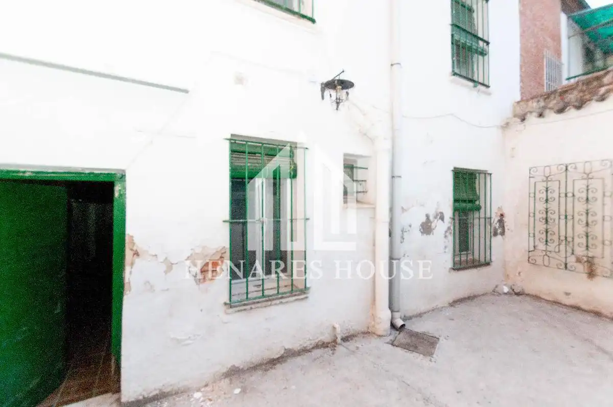 Vista exterior de Casa o xalet en venda en Alcalá de Henares amb Calefacció
