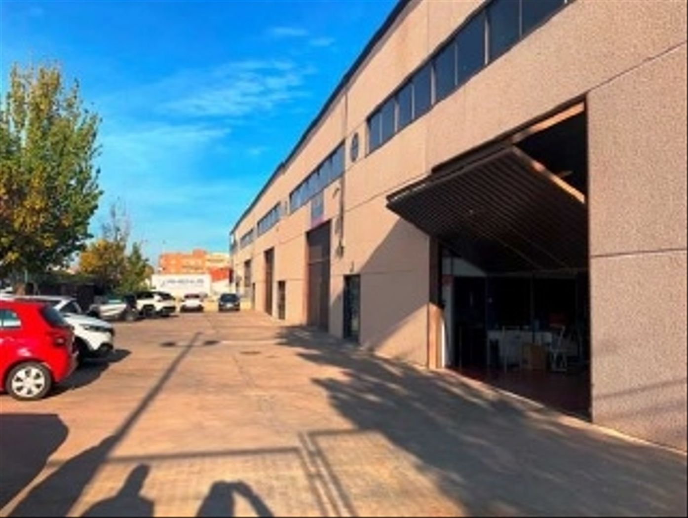 Vista exterior de Nave industrial de alquiler en Sant Joan Despí con Calefacción