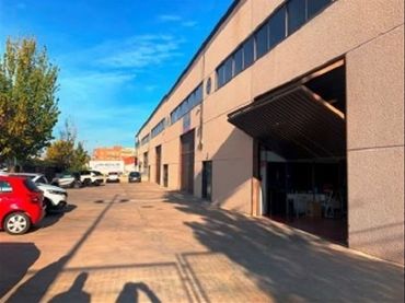 Industrial building to rent in Centre