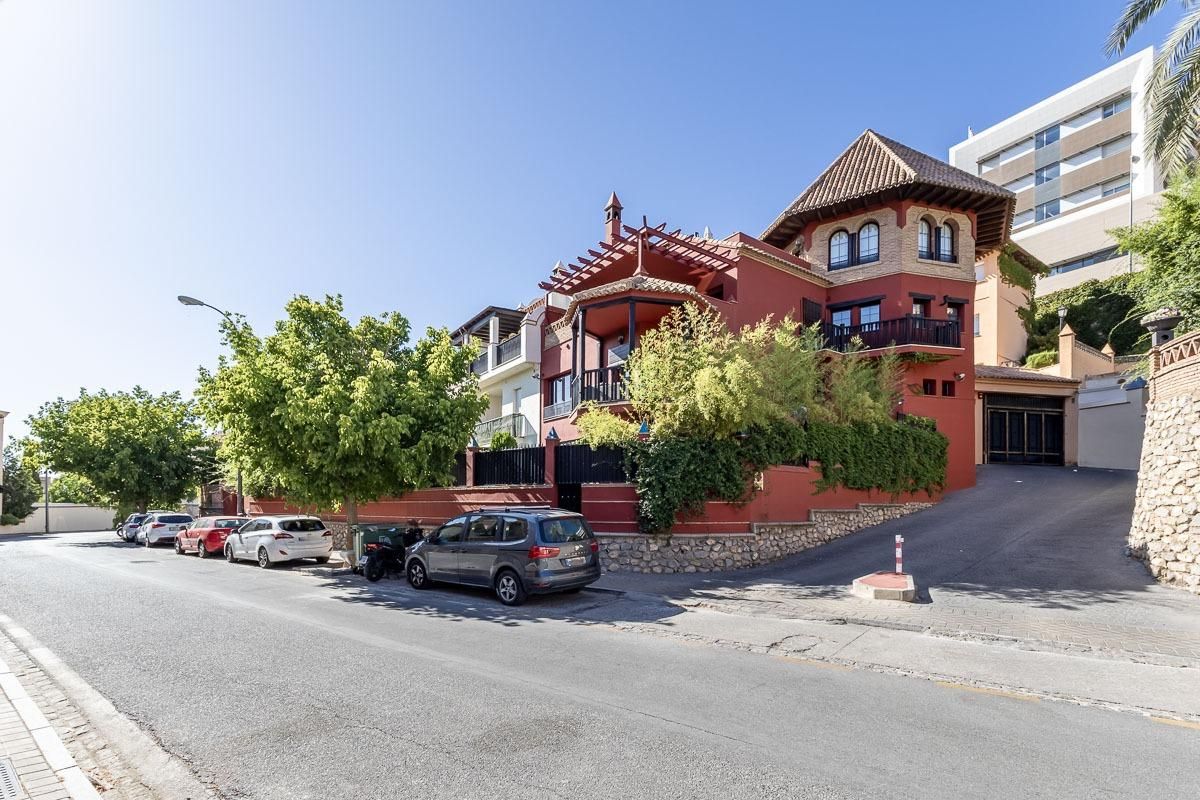 Exterior view of Garage for sale in  Granada Capital