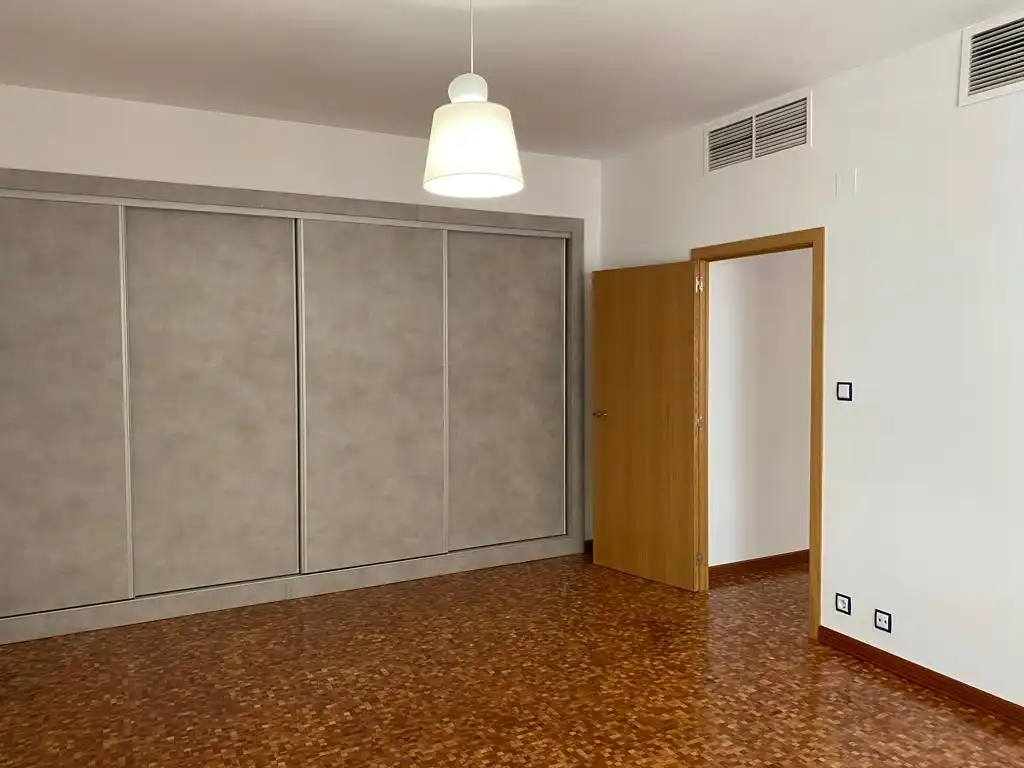Dormitori de Apartament de lloguer en Zaragoza amb Aire condicionat, Calefacció i Parquet