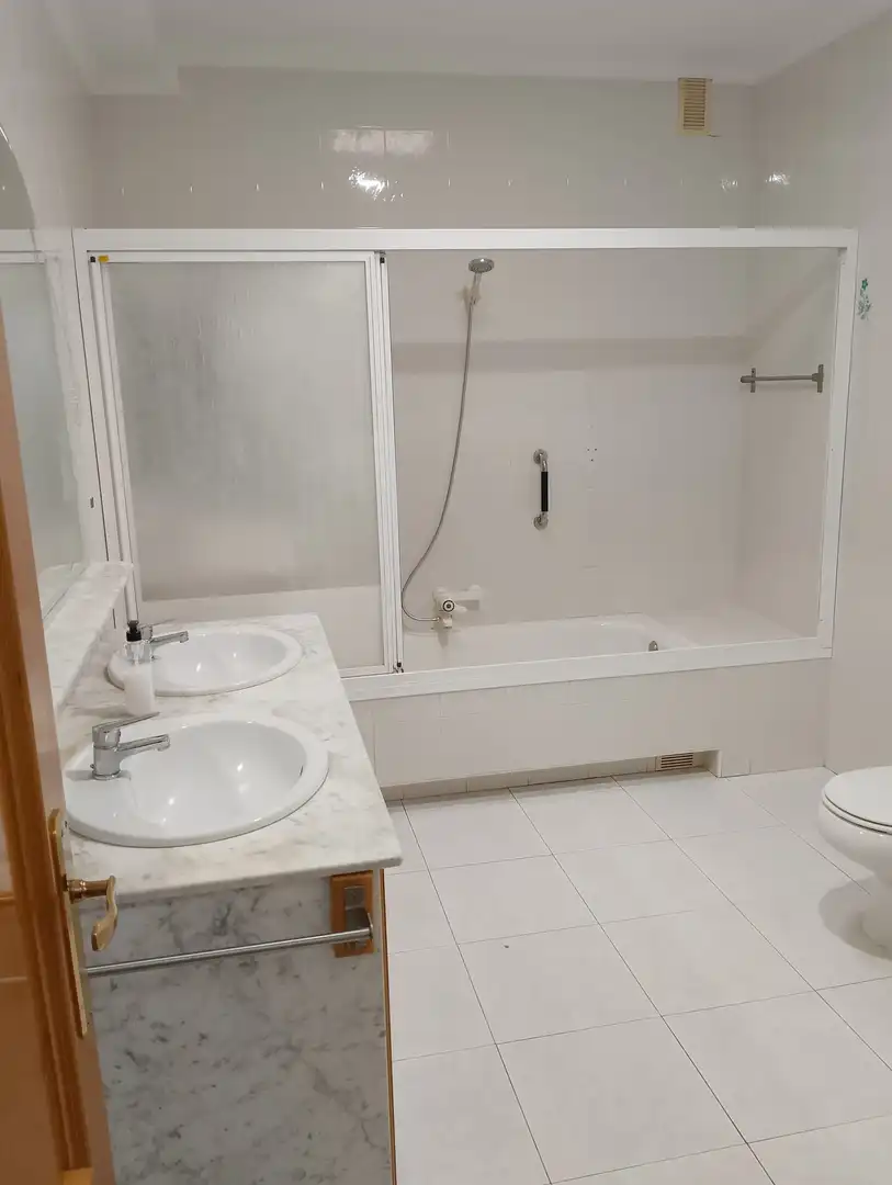 Badezimmer von Einfamilien-Reihenhaus zum Verkauf in Alhama de Murcia mit Klimaanlage, Terrasse und Abstellraum