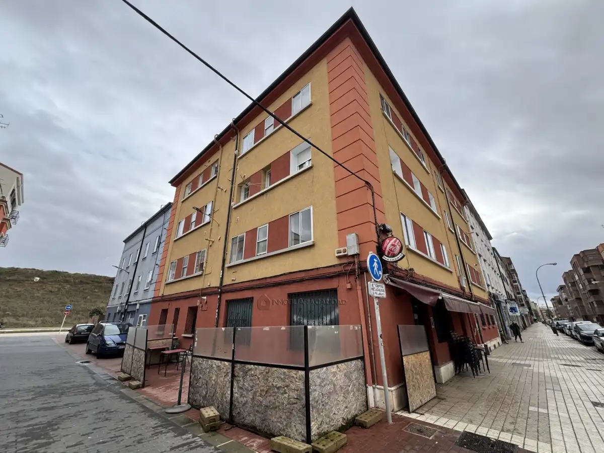 Vista exterior de Pis en venda en Burgos amb Calefacció i Traster