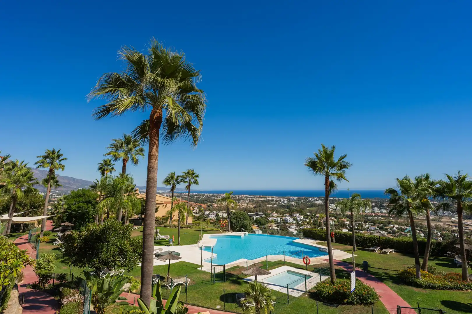 Apartamento con piscina en venta en 7 Calle Torre Campanillas #_Planta Baja