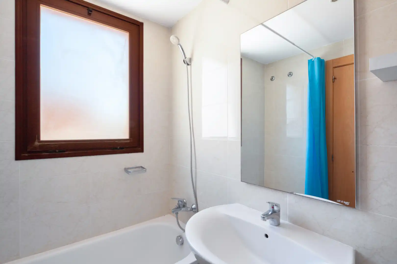 Bathroom of Flat for rent in Castellón de la Plana / Castelló de la Plana  with Storage room, Oven and Washing machine