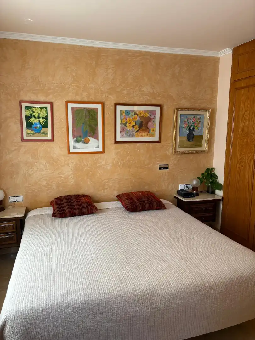Habitación de Casa adosada en venta en Barcelona con Aire acondicionado, Calefacción y Jardín privado
