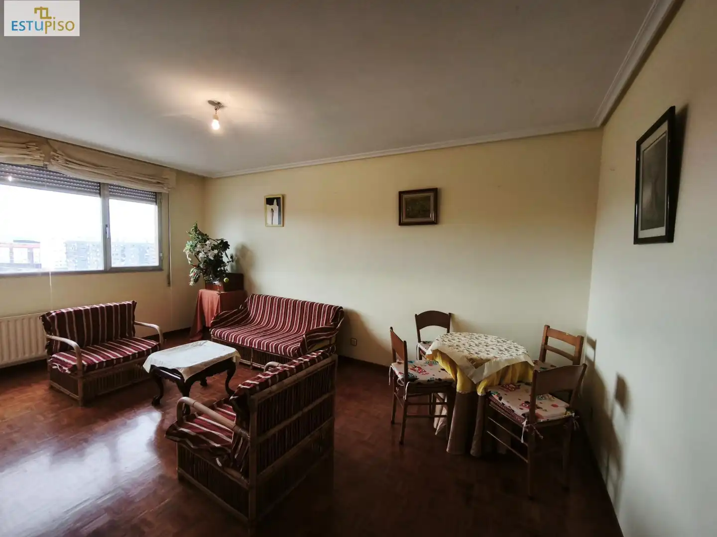 Sala d'estar de Pis en venda en Vitoria - Gasteiz amb Calefacció, Parquet i Terrassa