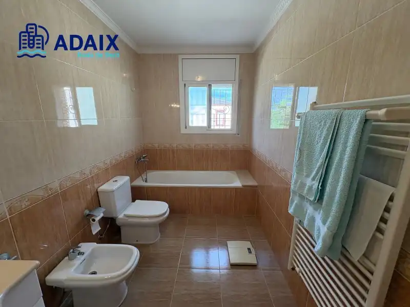 Bathroom of Houses for sale in Roda de Berà  with Air Conditioner, Heating and Terrace