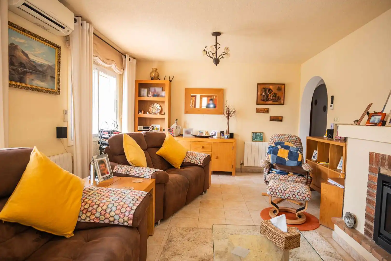 Wohnzimmer von Einfamilien-Reihenhaus zum Verkauf in Orihuela mit Klimaanlage, Heizung und Terrasse