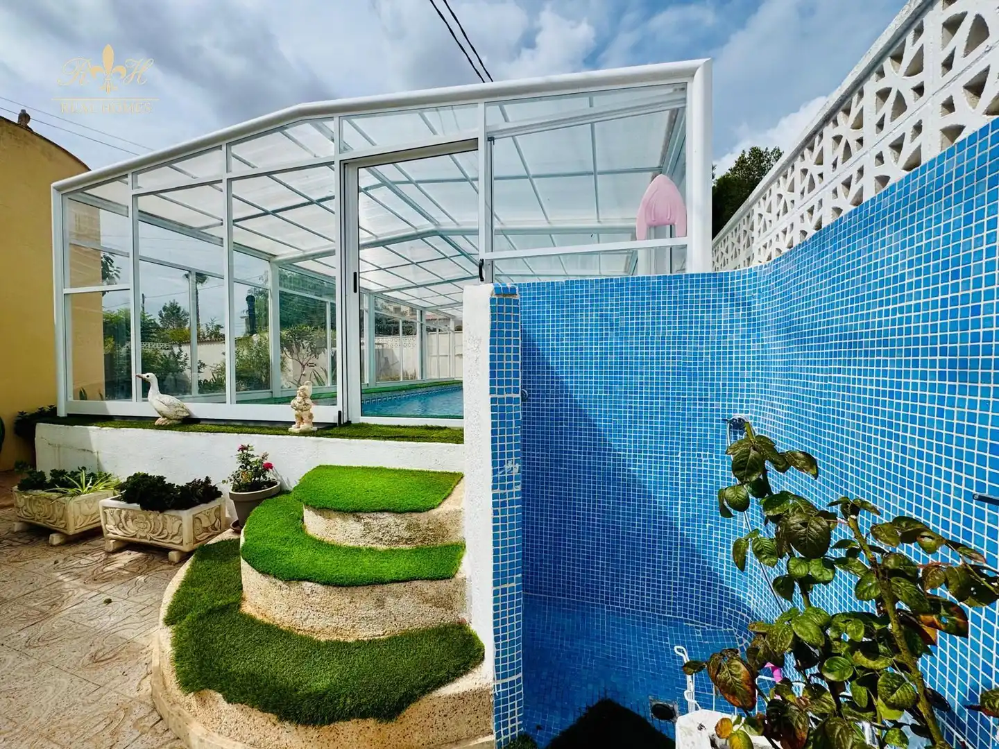 Schwimmbecken von Einfamilien-Reihenhaus zum Verkauf in L'Alfàs del Pi mit Klimaanlage, Terrasse und Schwimmbad