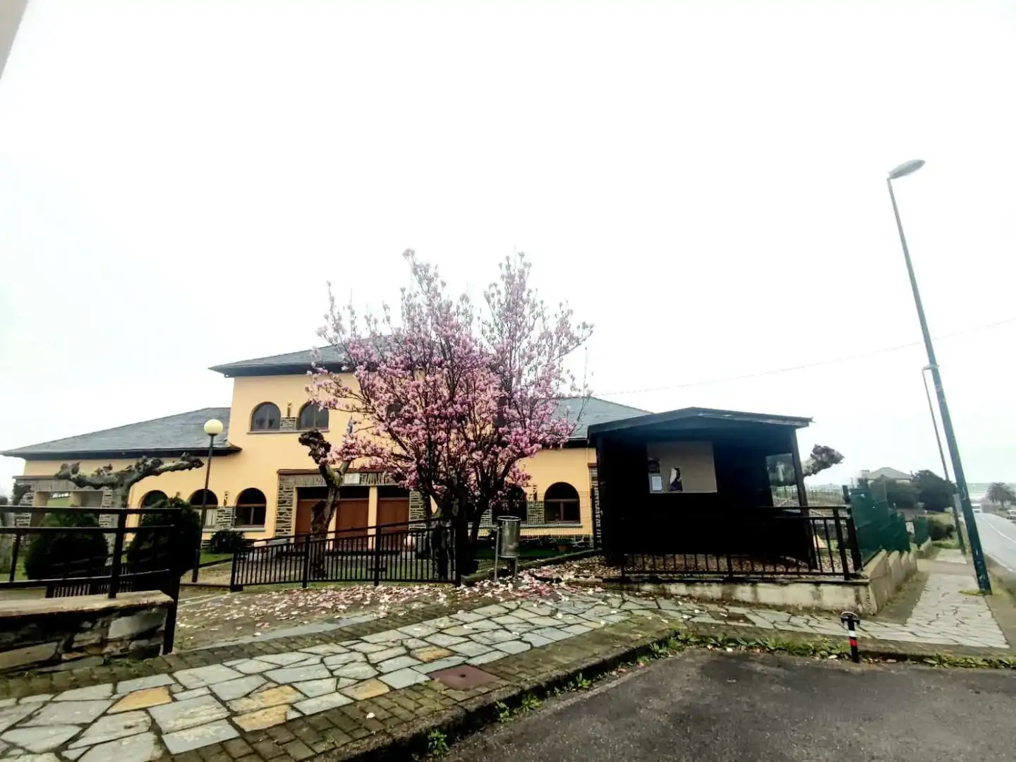 Außenansicht von Residential zum Verkauf in Navia