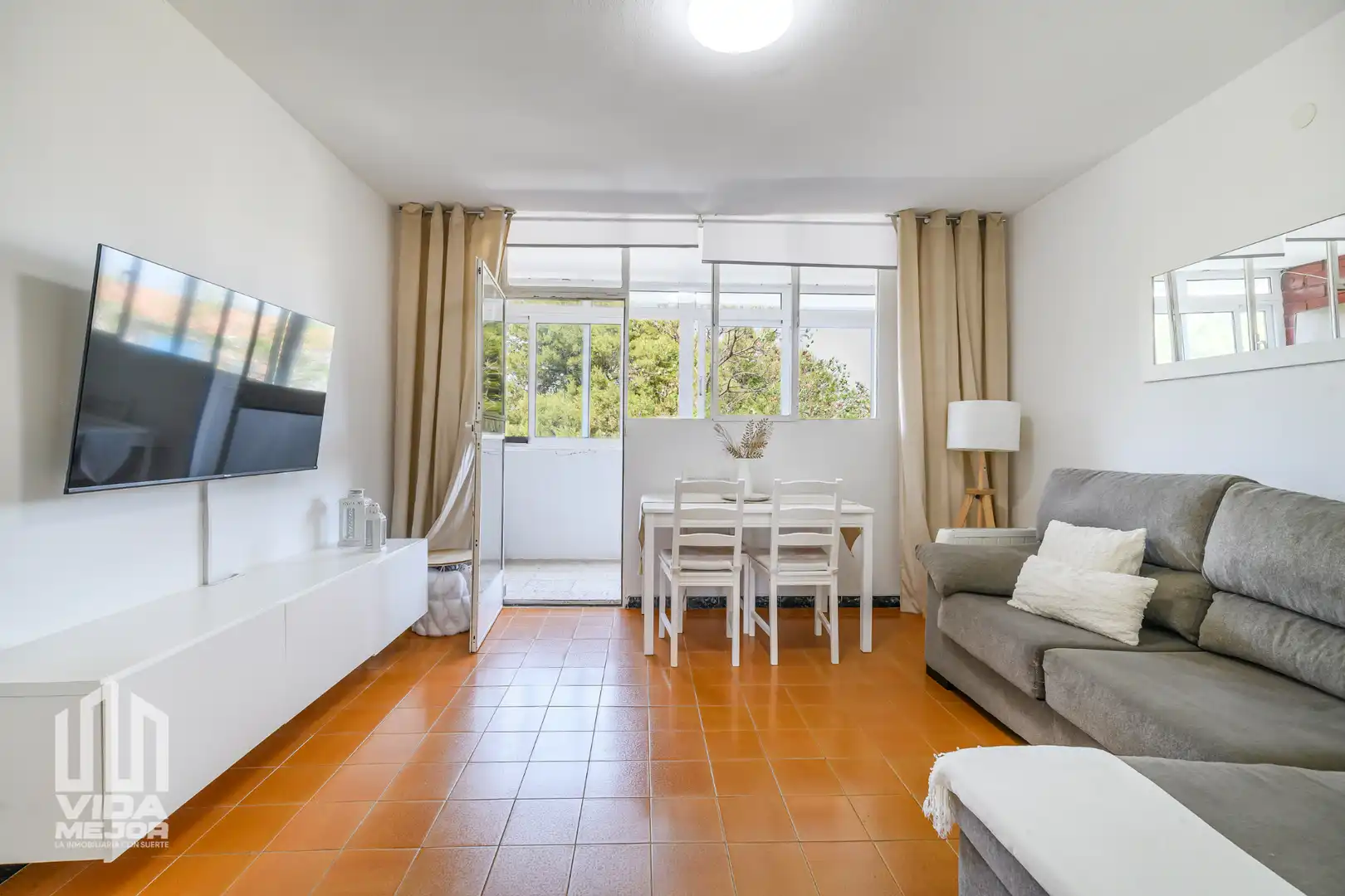 Sala de estar de Piso en venta en Sant Boi de Llobregat con Balcón
