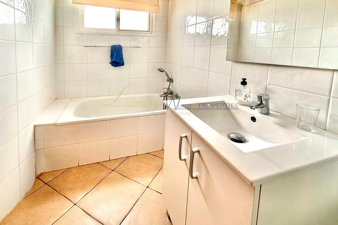 Bathroom of Houses for sale in Arona  with Air Conditioner, Terrace and Community pool