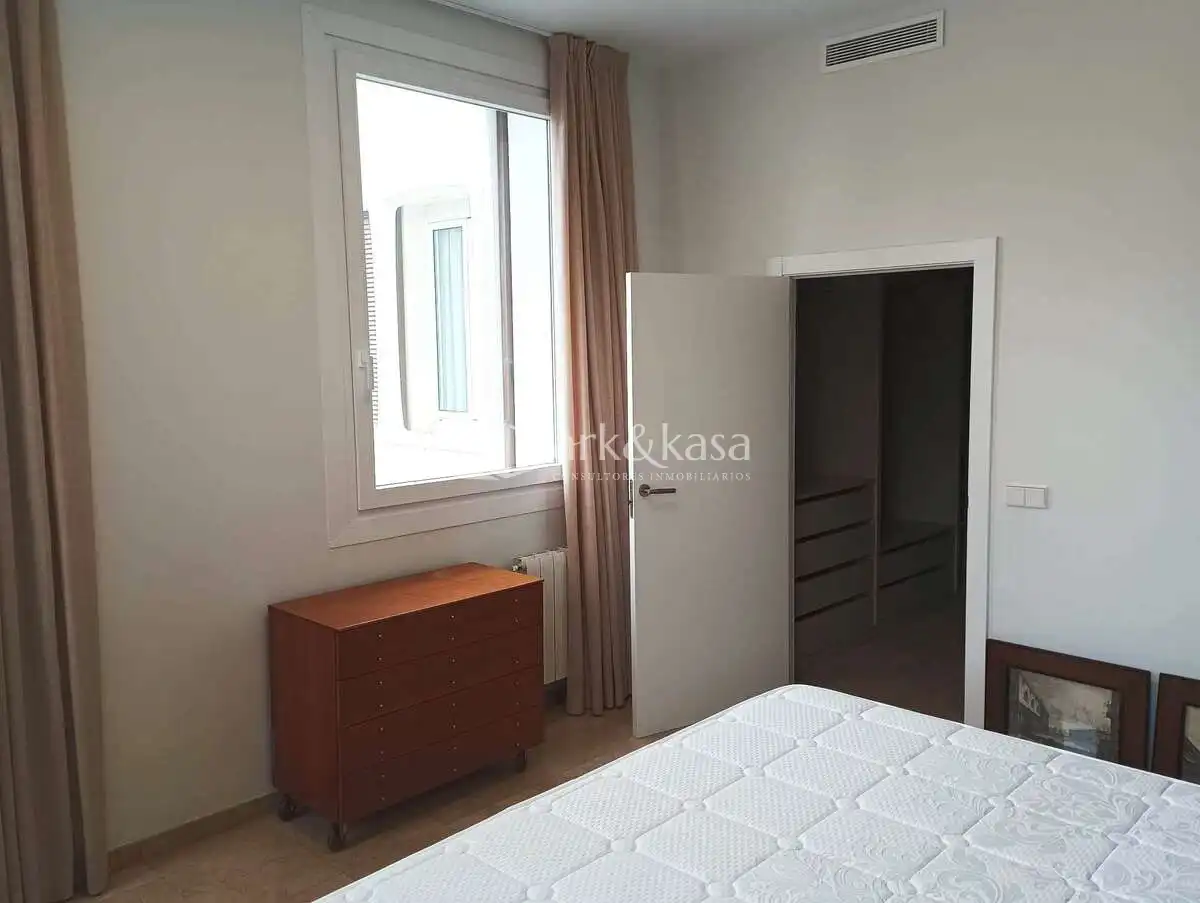 Schlafzimmer von Wohnung zur Miete in Valencia mit Klimaanlage, Heizung und Möbliert