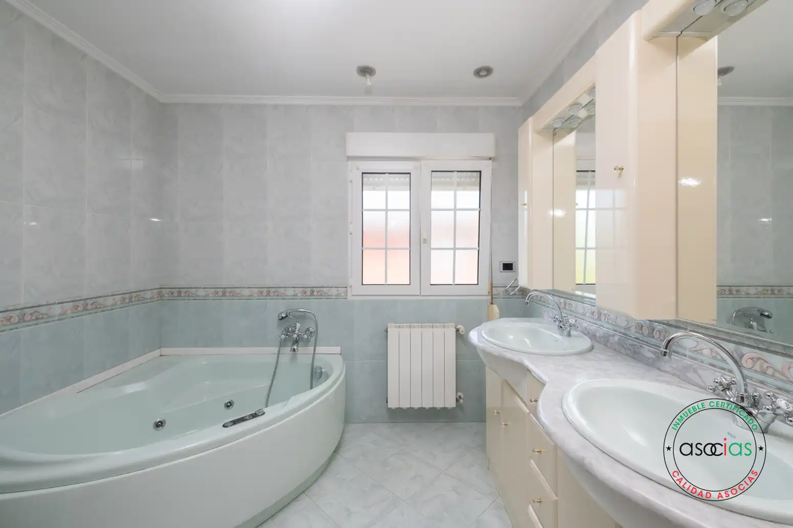 Bathroom of Houses for sale in Gijón   with Heating, Private garden and Terrace