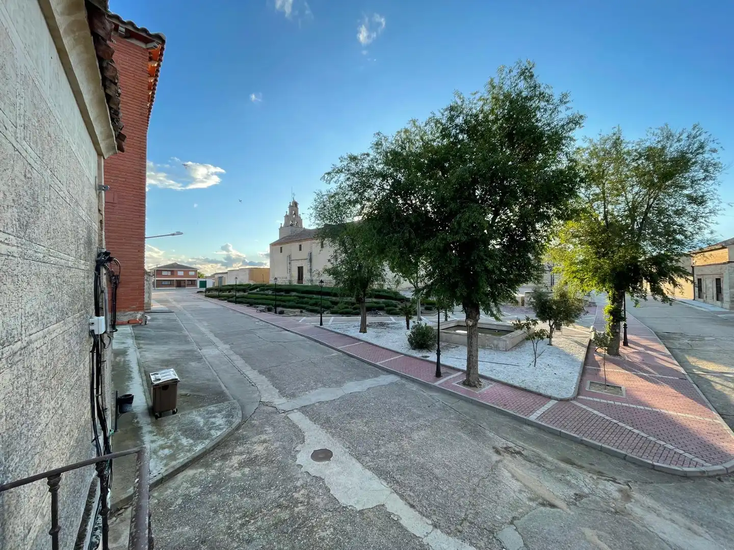 Vista exterior de Finca rústica en venda en Pedrosa del Rey amb Jardí privat, Parquet i Traster
