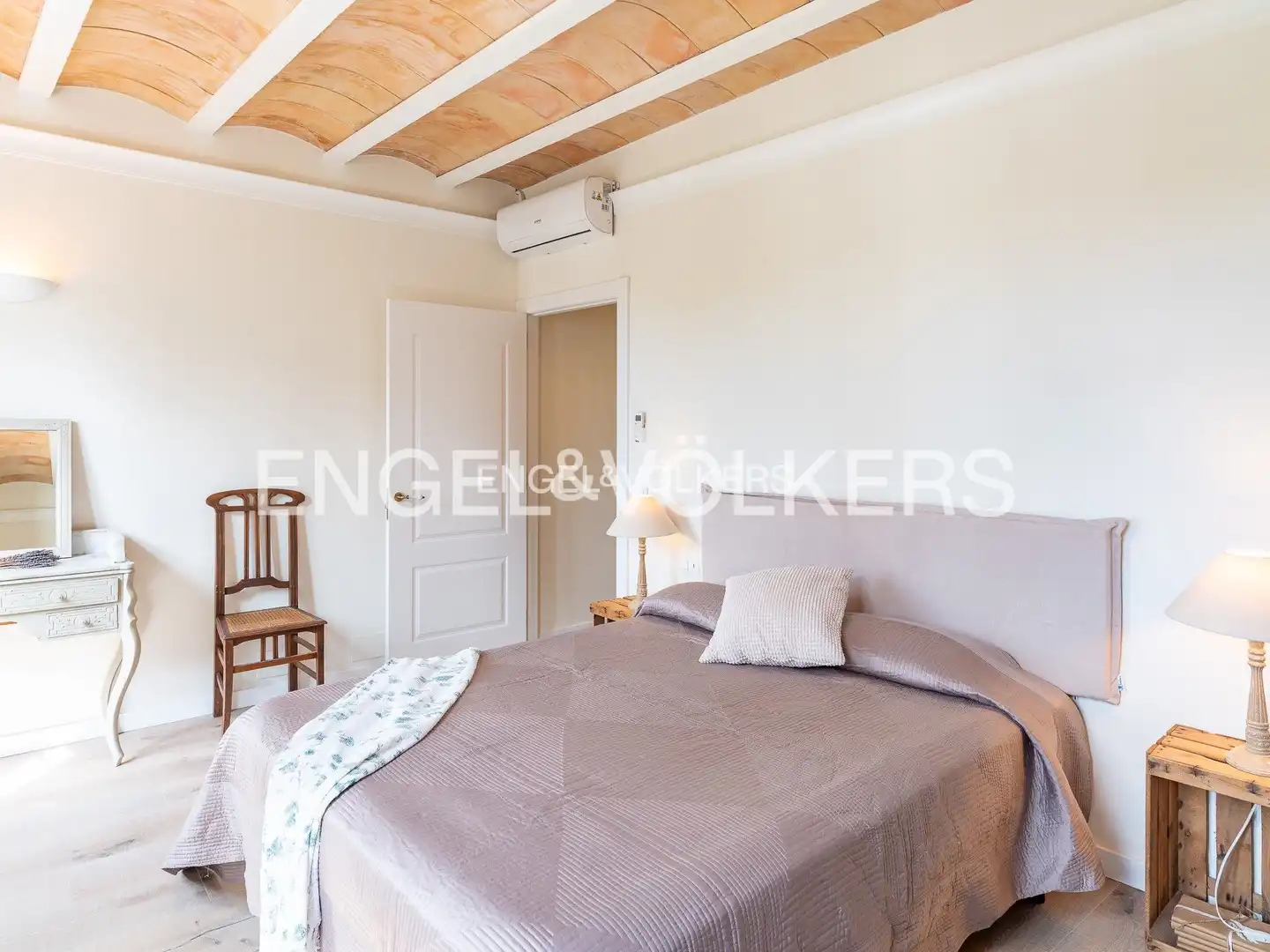 Habitación de Casa adosada de alquiler en Alella con Aire acondicionado, Calefacción y Jardín privado