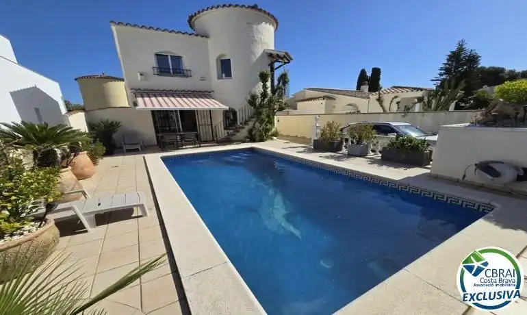Piscina de Casa o xalet en venda en Empuriabrava amb Calefacció, Terrassa i Piscina
