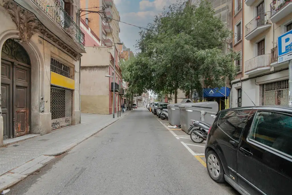 Vista exterior de Piso en venta en Barcelona con Calefacción