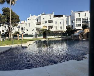 Piscina de Àtic de lloguer en Marbella amb Aire condicionat, Jardí privat i Terrassa