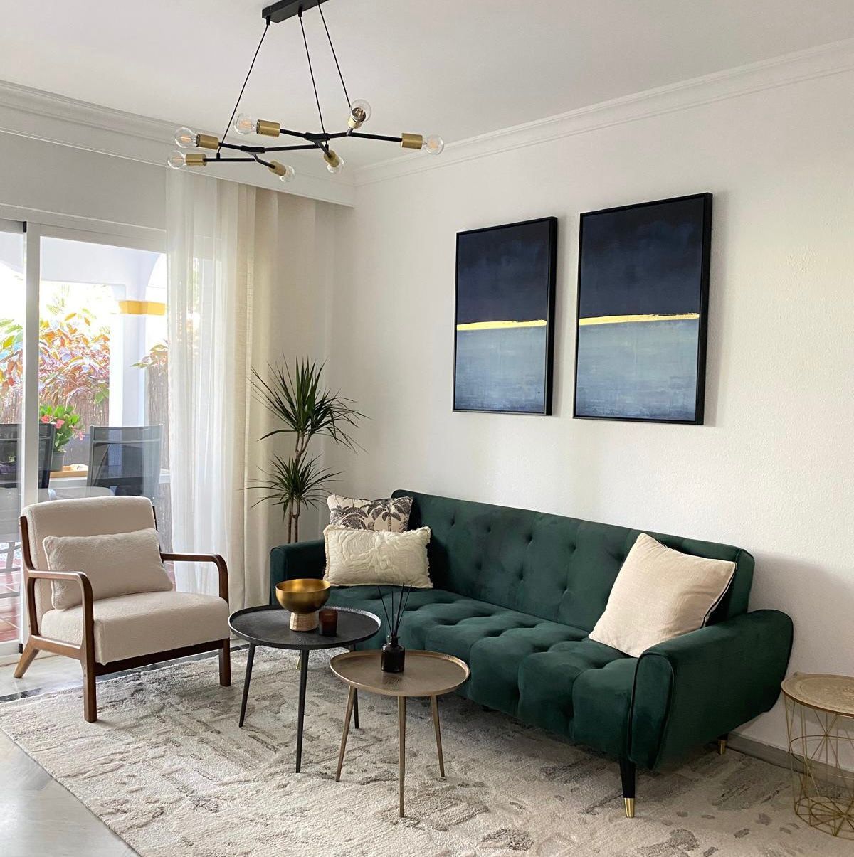 Living room of Planta baja to rent in Marbella  with Air Conditioner, Private garden and Terrace