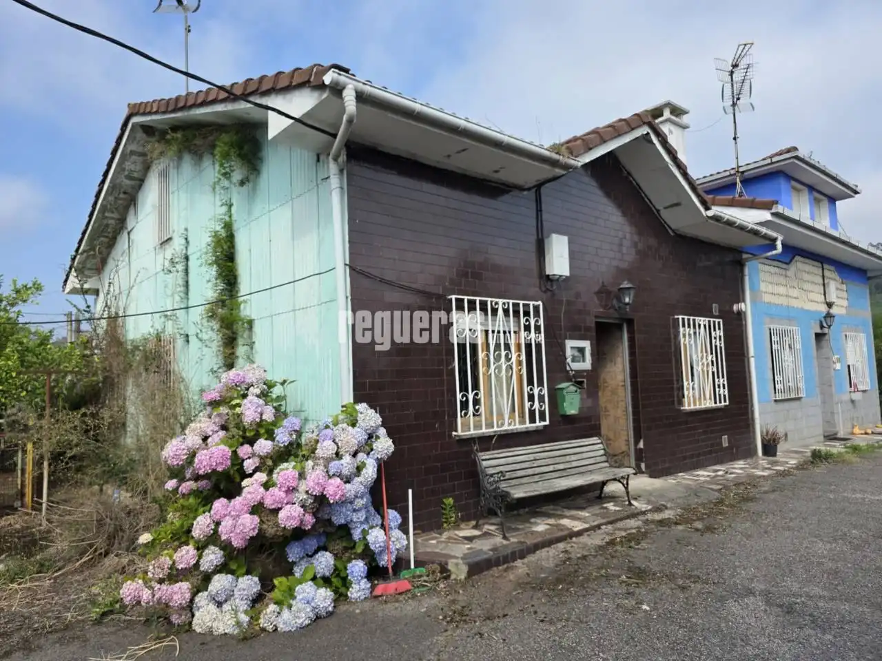 Vista exterior de Casa o chalet en venta en Illas con Calefacción y Jardín privado