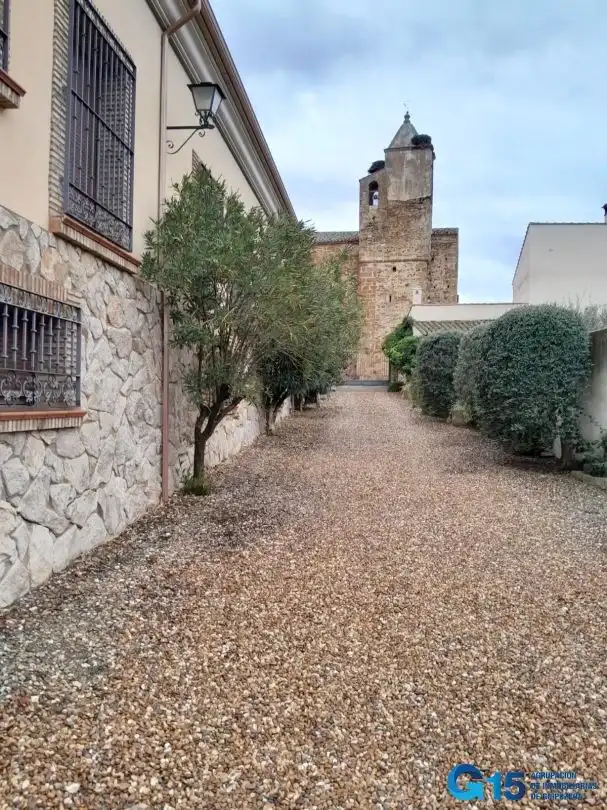 Außenansicht von Gebäude zum Verkauf in Monroy