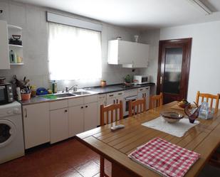 Cuina de Casa o xalet en venda en Valle de Losa amb Moblat