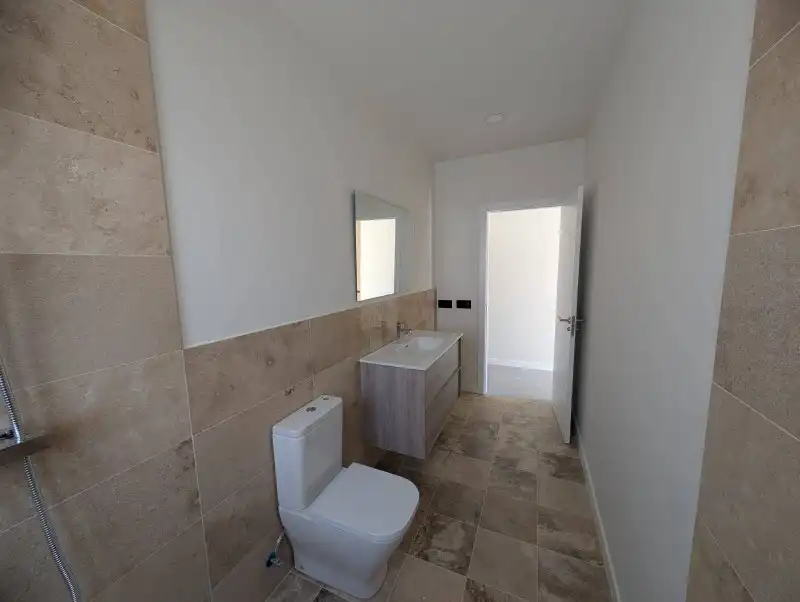 Baño de Casa adosada en venta en El Espinar con Calefacción y Terraza