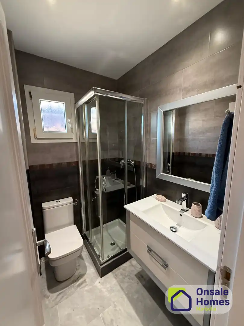 Baño de Casa adosada en venta en Marbella con Aire acondicionado, Jardín privado y Terraza