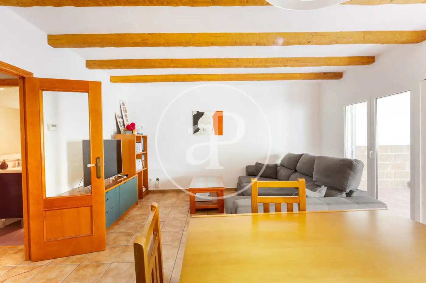 Sala de estar de Casa adosada en venta en Riba-roja de Túria con Aire acondicionado, Calefacción y Jardín privado