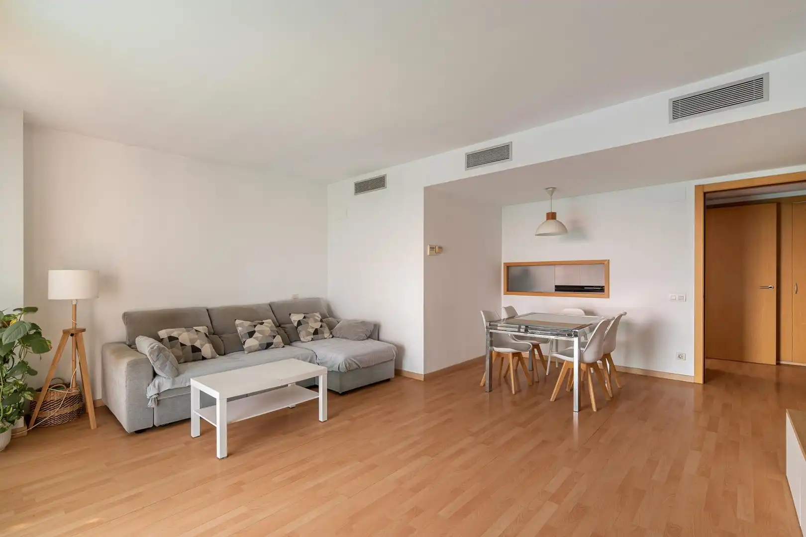 Sala de estar de Piso en venta en Viladecans con Aire acondicionado, Calefacción y Jardín privado