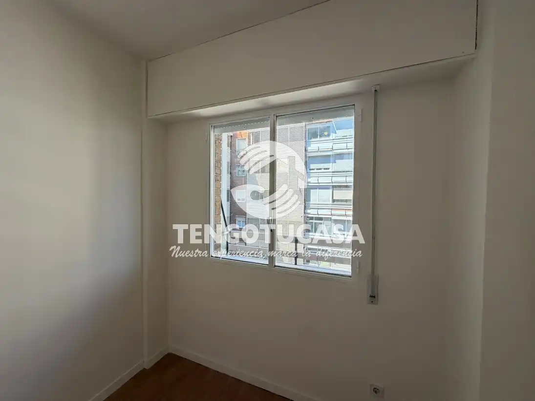 Dormitori de Pis de lloguer en Madrid amb Calefacció, Terrassa i Forn