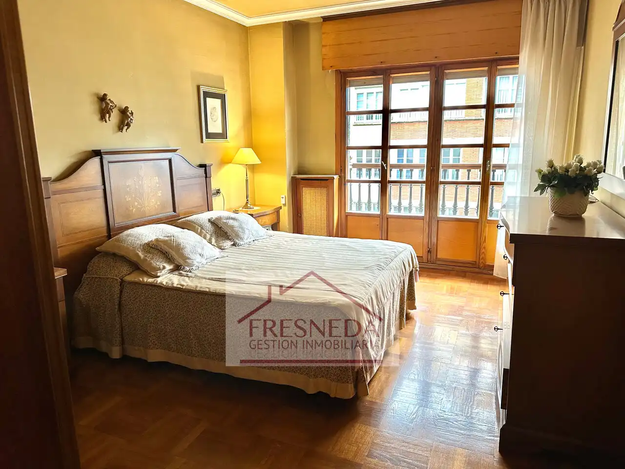 Habitación de Piso en venta en Oviedo  con Calefacción, Terraza y Trastero
