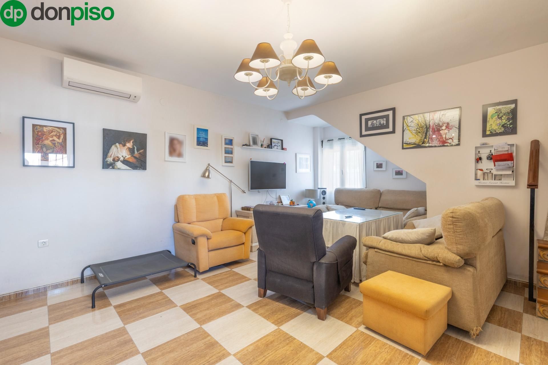 Sala d'estar de Casa o xalet en venda en Armilla amb Aire condicionat i Terrassa