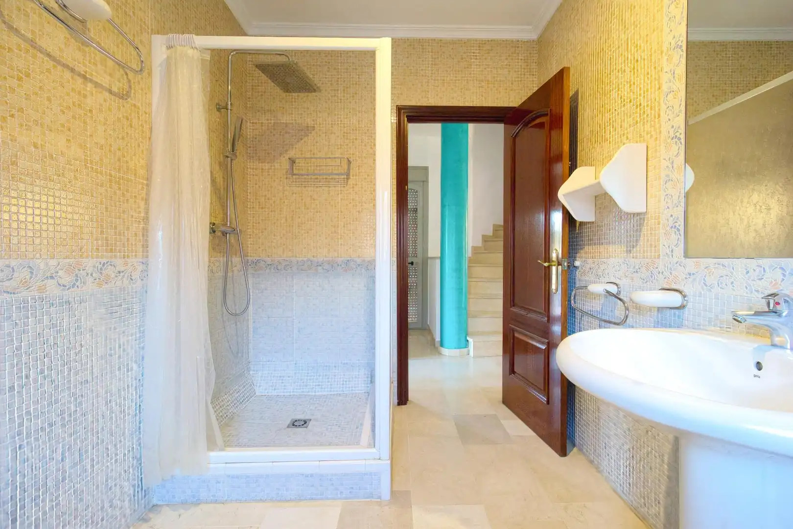 Baño de Casa o chalet en venta en Bormujos con Aire acondicionado, Calefacción y Jardín privado