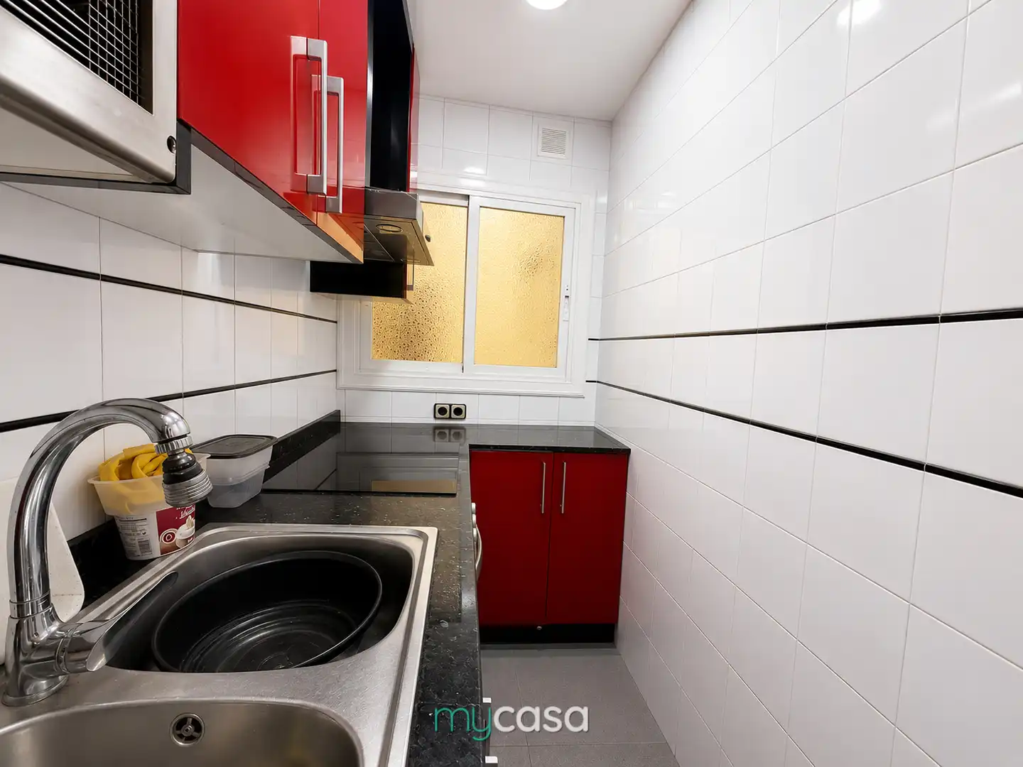 Küche von Wohnung zum Verkauf in Badalona mit Klimaanlage, Terrasse und Abstellraum