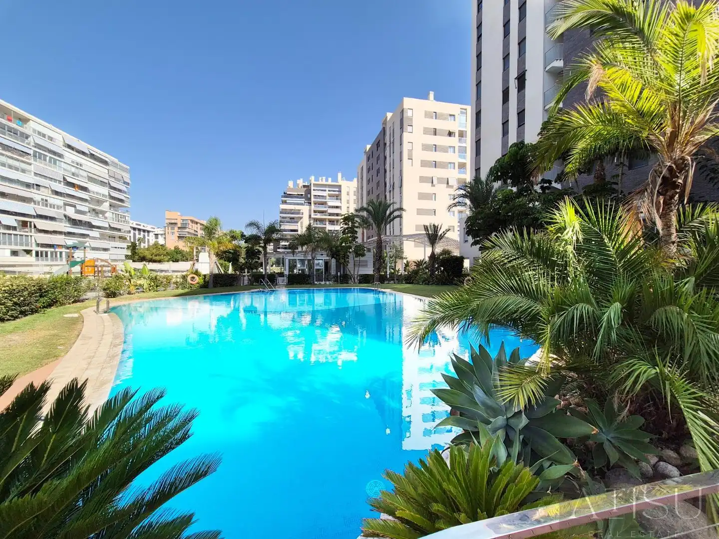 Flat with pool for sale in PAU 5